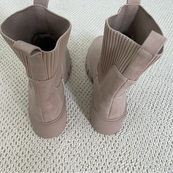 Qupid brand Beige Chunky Lug Sole Platform Elastic Sock Ankle Boots. Size 8 - Picture 11 of 15